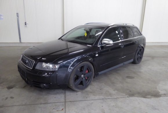 Unfaller: AUDI S4 Avant 4.2 Quattro (B6)