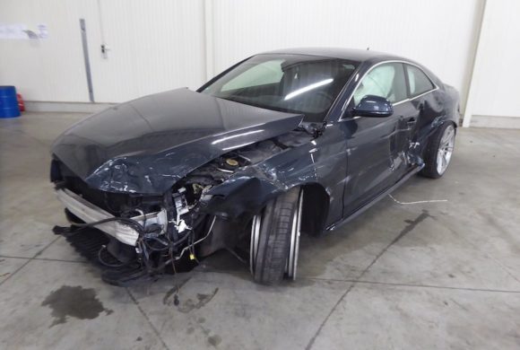 Unfaller: AUDI A5 Coupé 3.2 FSI Quattro (8T)