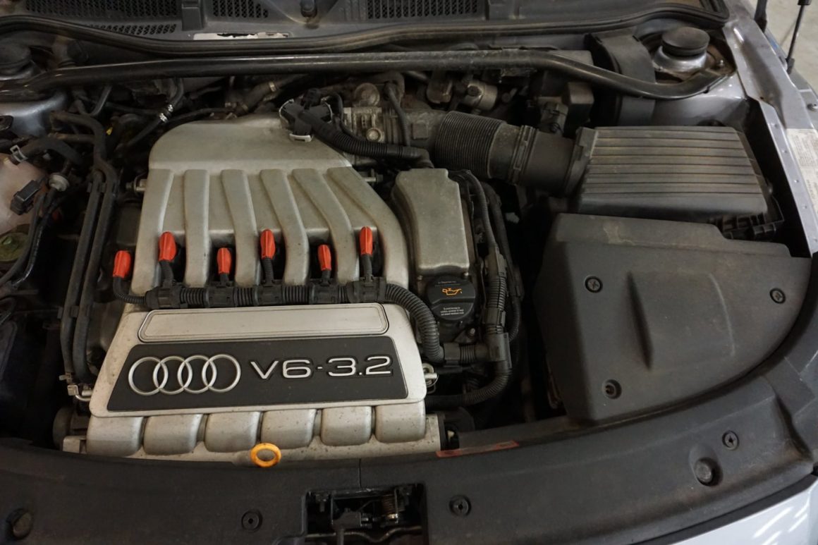 Verkaufe: AUDI TT Coupe DSG V6 3.2 Coupe quattro (8N) / Rechtslenker