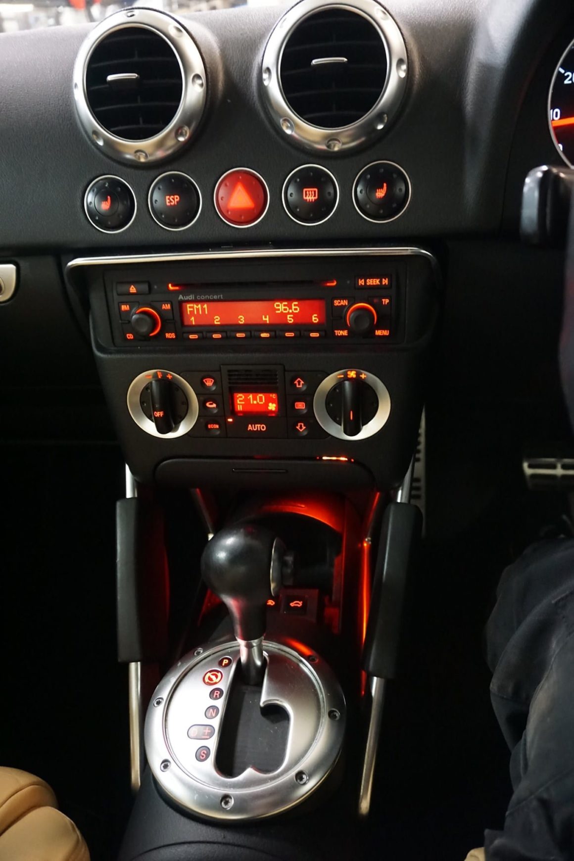 Verkaufe: AUDI TT Coupe DSG V6 3.2 Coupe quattro (8N